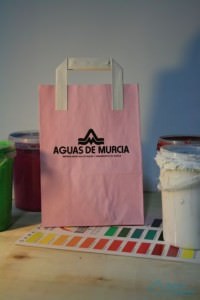 Bolsas y papel rosa