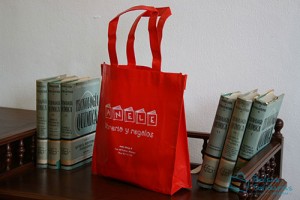 Bolsas para comercio baratas de tela rojas